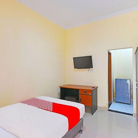 Oyo 91445 Sandat Guest House Denpasar Exteriör bild