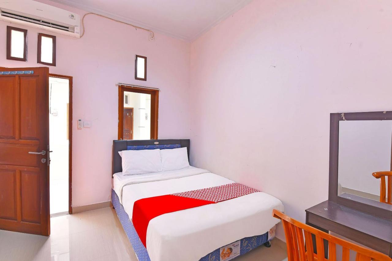 Oyo 91445 Sandat Guest House Denpasar Exteriör bild