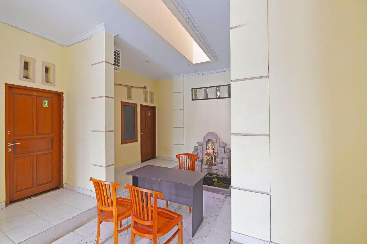 Oyo 91445 Sandat Guest House Denpasar Exteriör bild