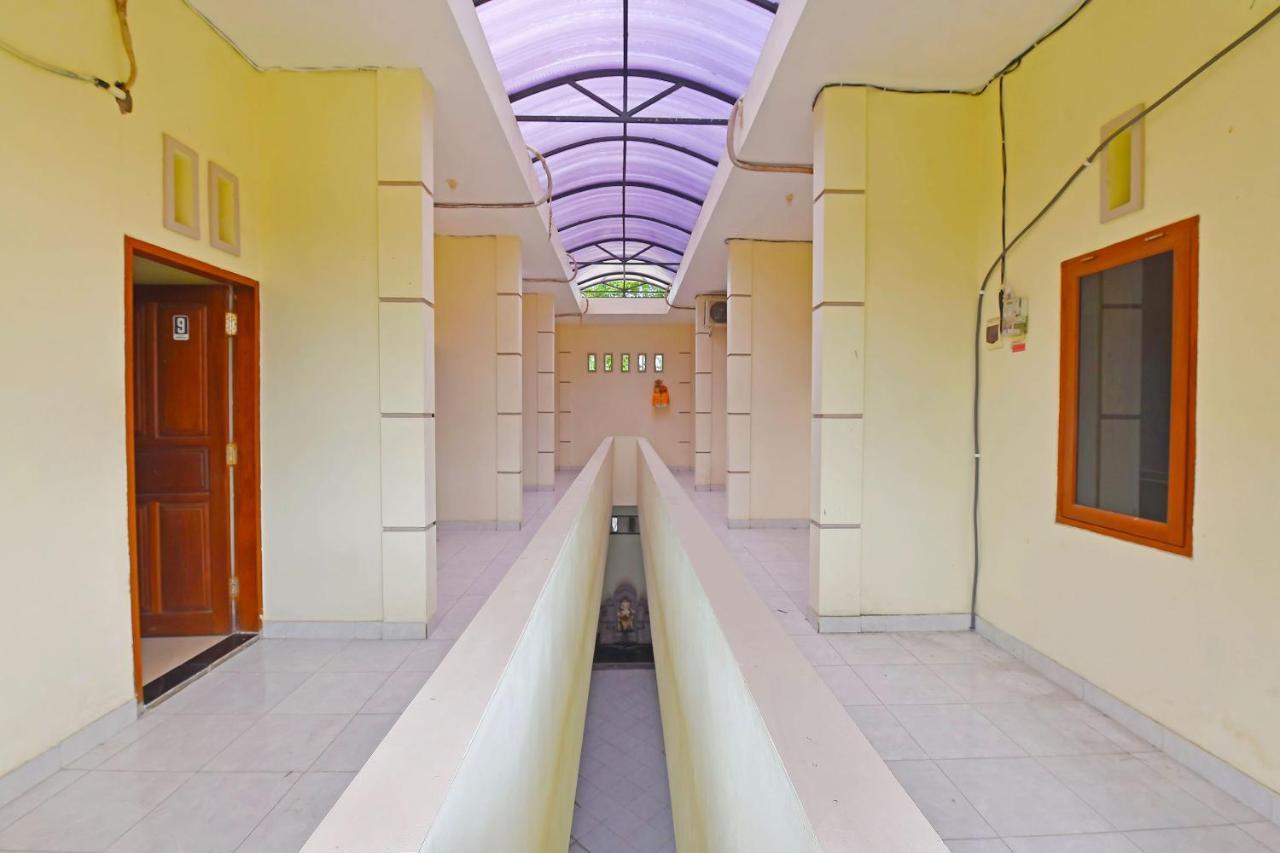 Oyo 91445 Sandat Guest House Denpasar Exteriör bild