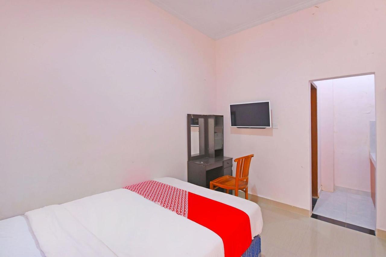 Oyo 91445 Sandat Guest House Denpasar Exteriör bild